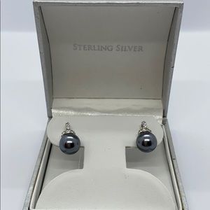 Black pearl earring